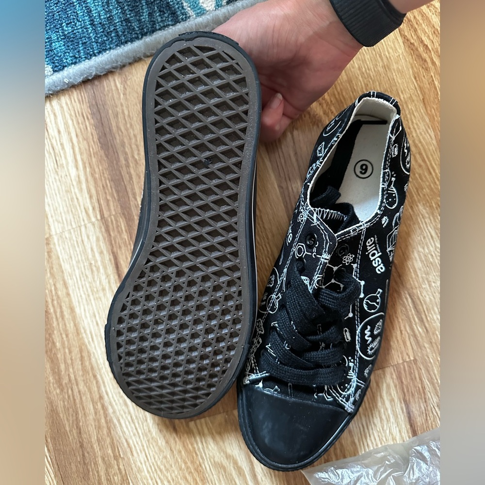 Nerdy shoes size 9